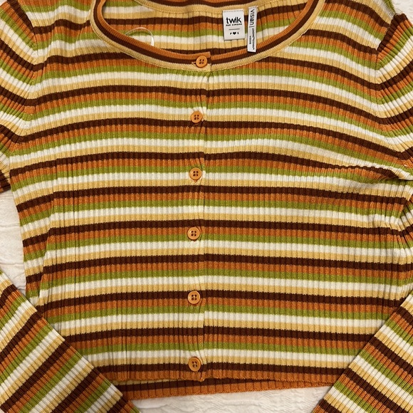 Long Sleeve Top - Picture 2 of 3